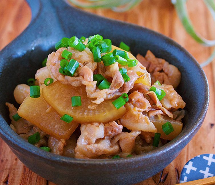 Simmered Pork Belly and Daikon Radish – 10-Min. Skillet Recipe with Rich Flavor