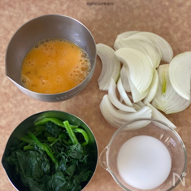 Café-Style Spinach & Fluffy Egg Soup (Showa Yoshoku Vibe) Process1