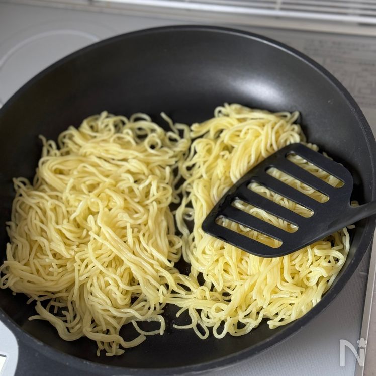 Japanese-Style Crispy Noodles with Thick Savory Sauce (Ankake Yakisoba) Process3