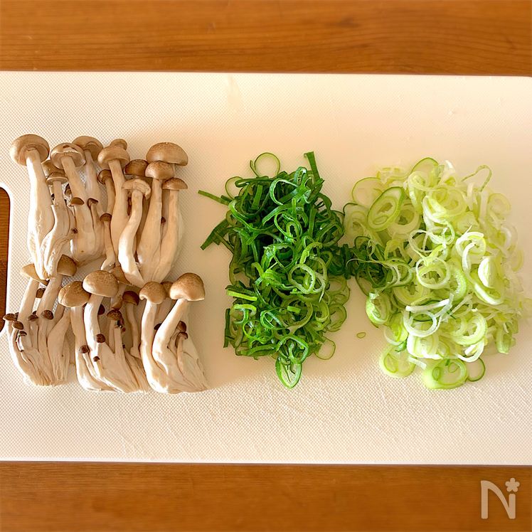 Juicy Chicken and Shimeji Mushrooms with Japanese Long Onion Mayo Butter Process1