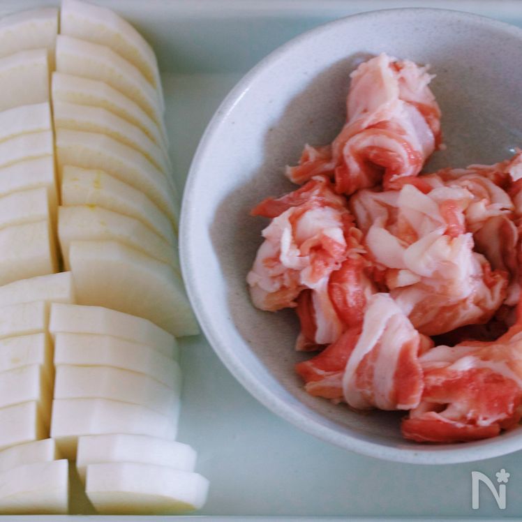 Simmered Pork Belly and Daikon Radish – 10-Min. Skillet Recipe with Rich Flavor Preparation