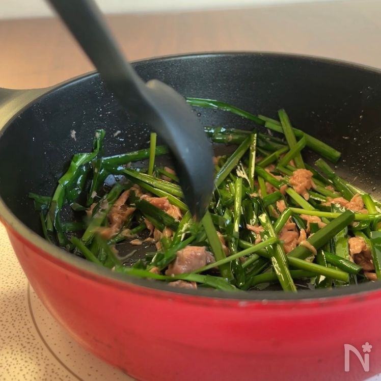 Easy Tuna, Garlic Chive & Egg Stir Fry Process3