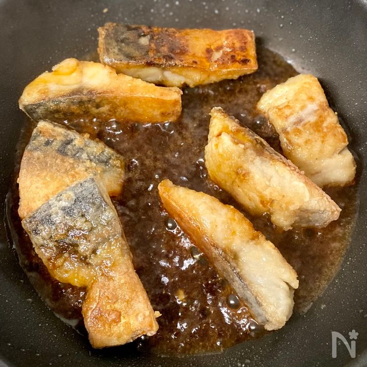 Crispy Japanese-Style Mackerel with Grated Daikon and Sweet Vinegar Sauce Process4