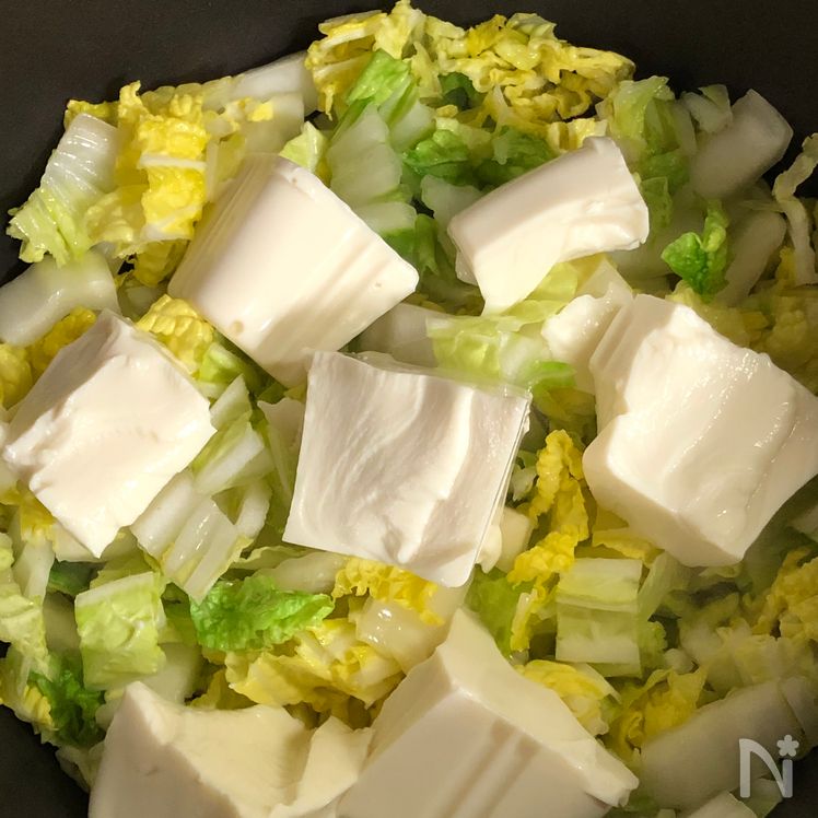Napa Cabbage and Crumbled Tofu Sesame Miso Soup Process2