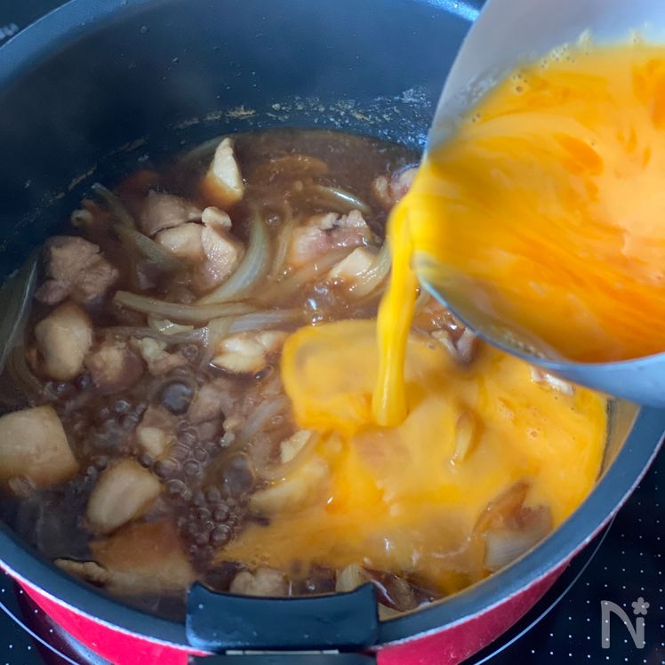 Fluffy and Tender Oyakodon (Chicken and Egg Rice Bowl) Process3